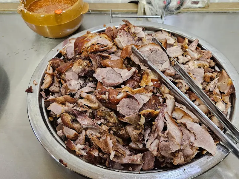 윤기가 좔좔 흐르는 족발