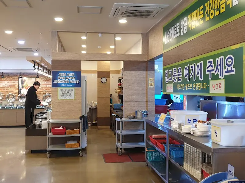 깔끔한 식당 내부