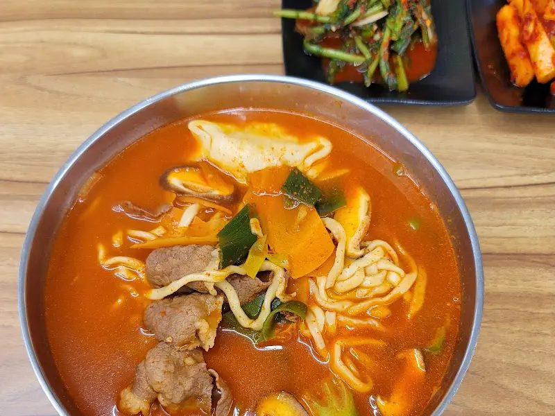 얼큰칼만두 단독 샷