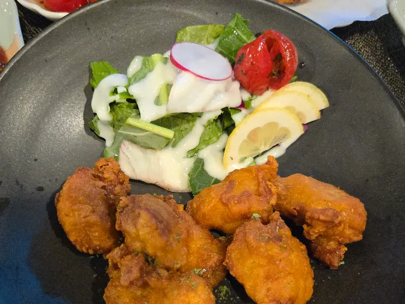 샐러드와 닭튀김