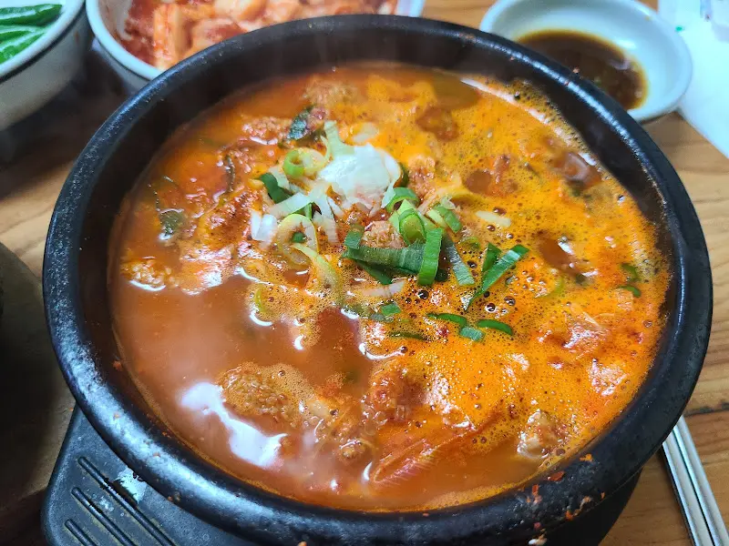 보글보글 끓는 내장탕