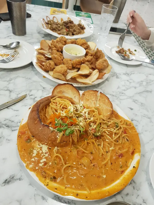 라라코스트 내부