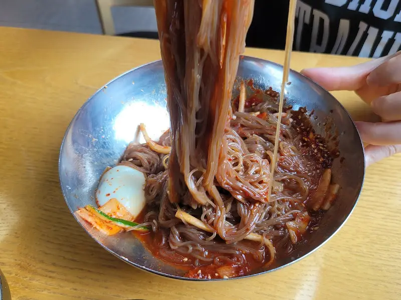 비빔냉면 면발