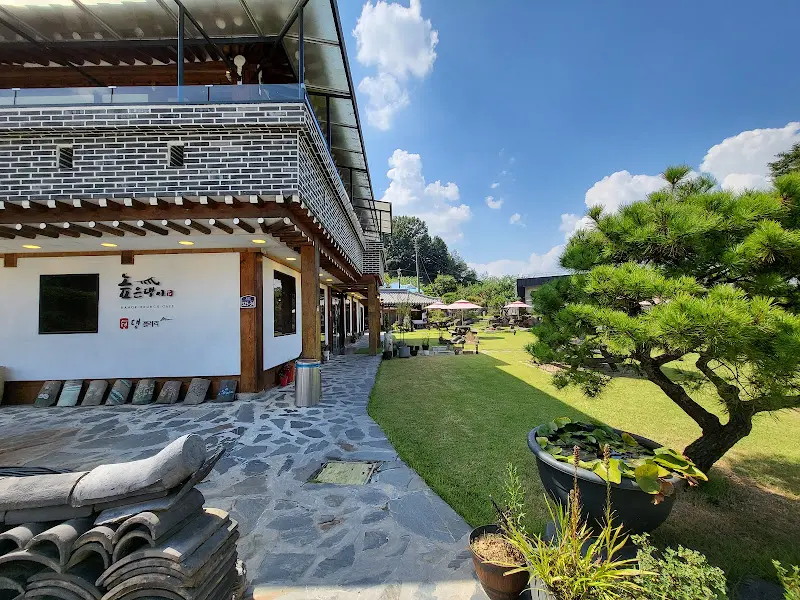 카페 건물 외관