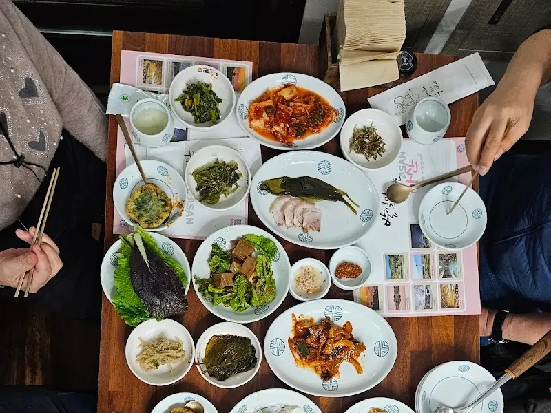 정갈한 한정식 한 상