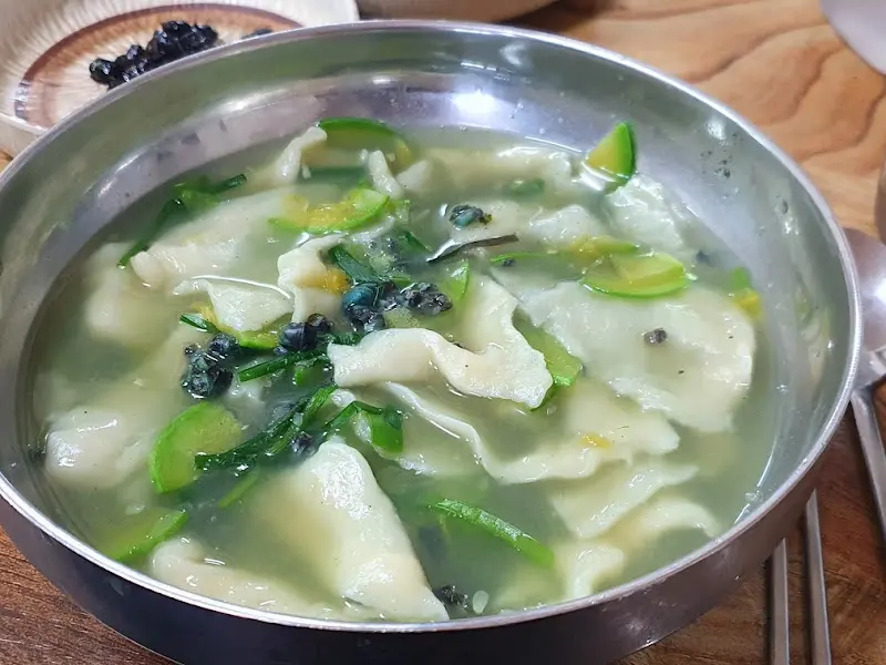 다슬기탕(수제비) 클로즈업