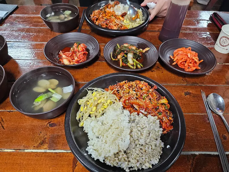 몽촌토성보리밥손칼국수 한상차림