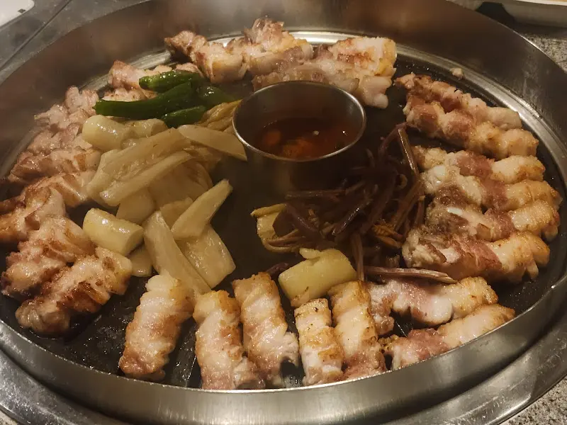 노릇노릇 구워진 삼겹살