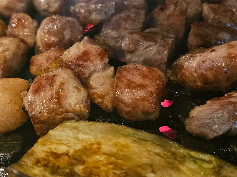 잘 구워진 돼지 고기