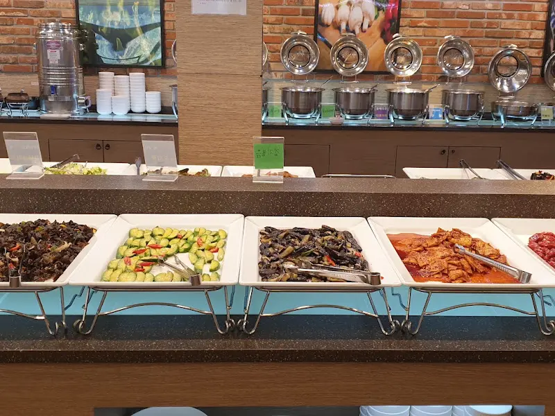 다양한 반찬 코너