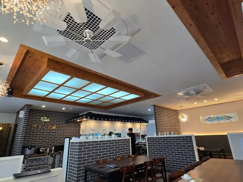 한옥의 아름다움을 살린 천장 인테리어