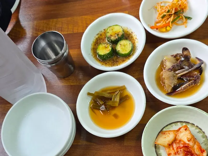 으뜨미 식당 밑반찬