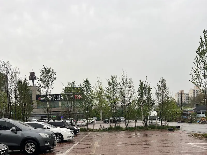 나인블럭 앞 주차 공간