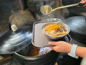 아궁이 장작불에 끓인 육수의 깊은 정, 시골인심이 느껴지는 파주 국수 맛집