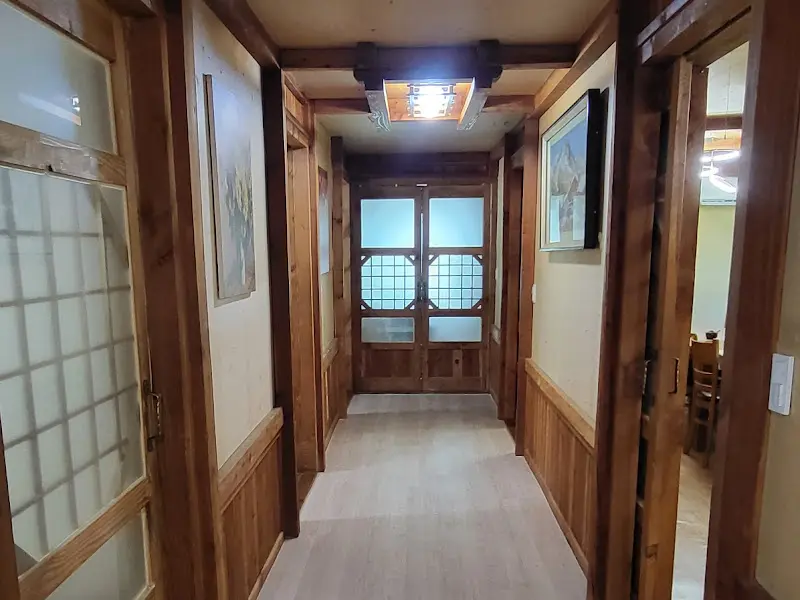 가게 내부 복도 사진