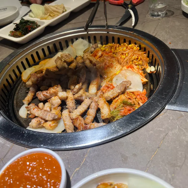 구워먹는 김치와 고기