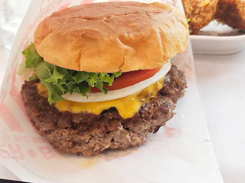 클래식 버거의 모습