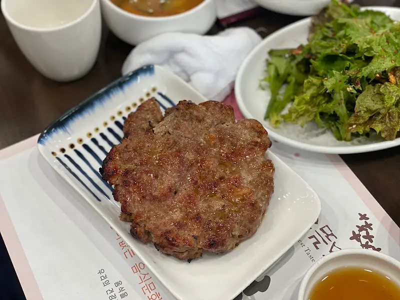 상추 겉절이와 떡갈비