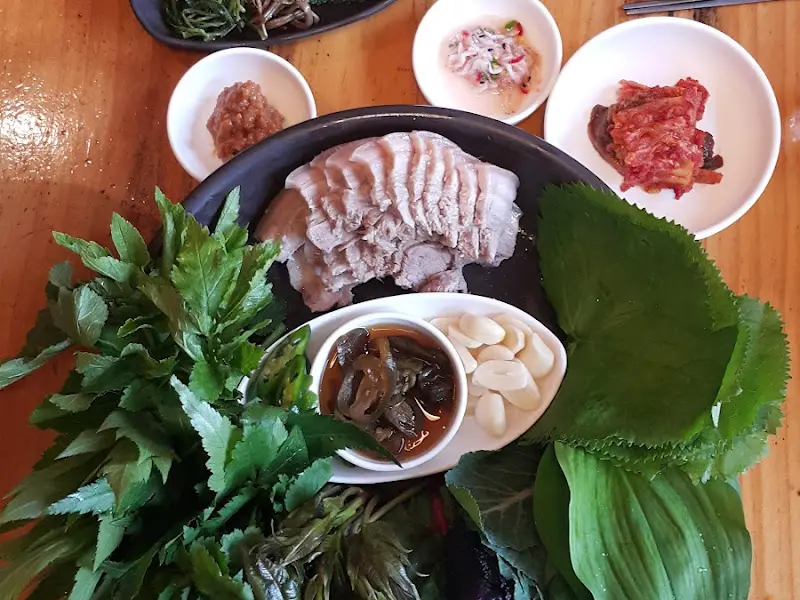 수육과 곁들여 먹는 반찬들