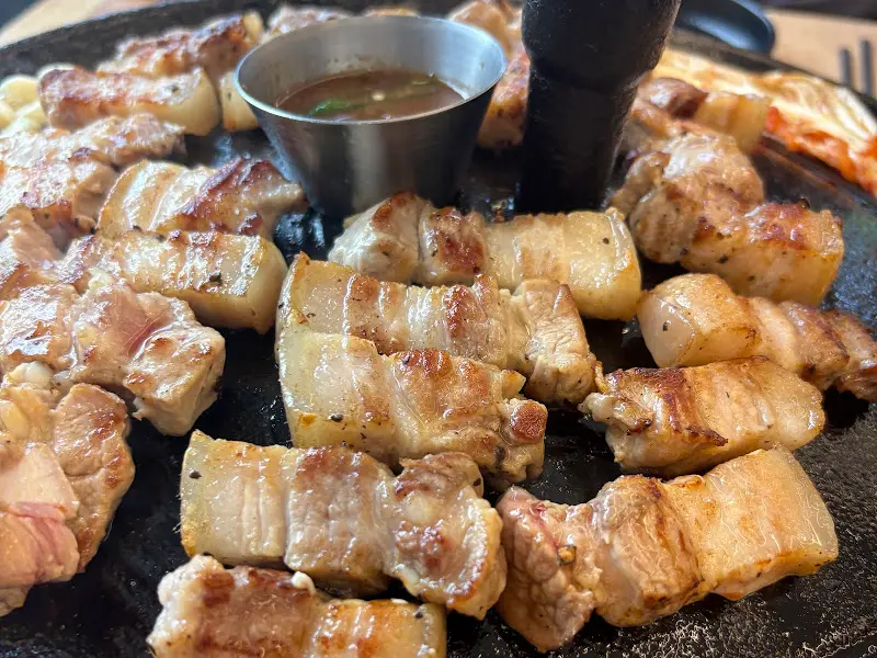 구워진 삼겹살 클로즈업