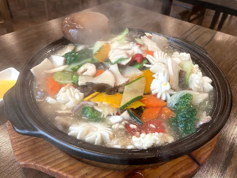 김이 모락모락 나는 찹쌀누룽지탕