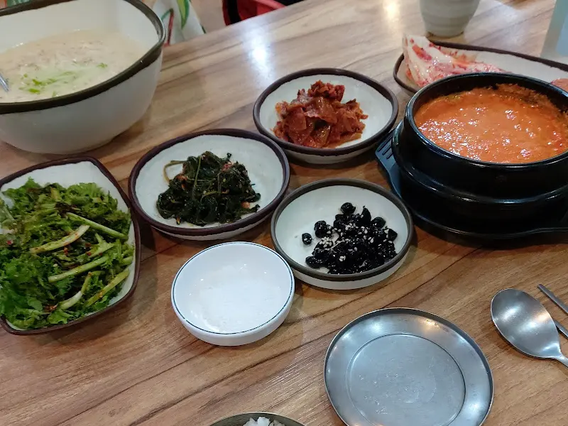 숨두부촌의 푸짐한 한 상 차림