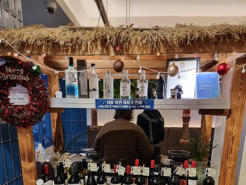 다람 내부 와인 진열대