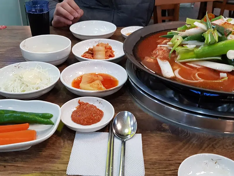 물닭갈비 한 상 차림