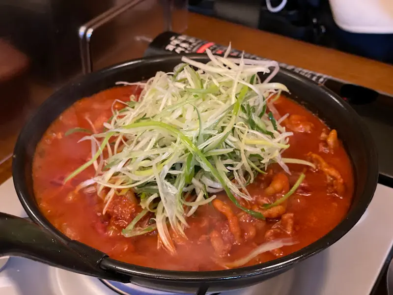 끓고 있는 국물 닭발