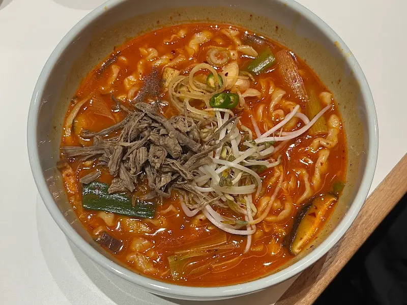 얼큰 칼국수의 모습