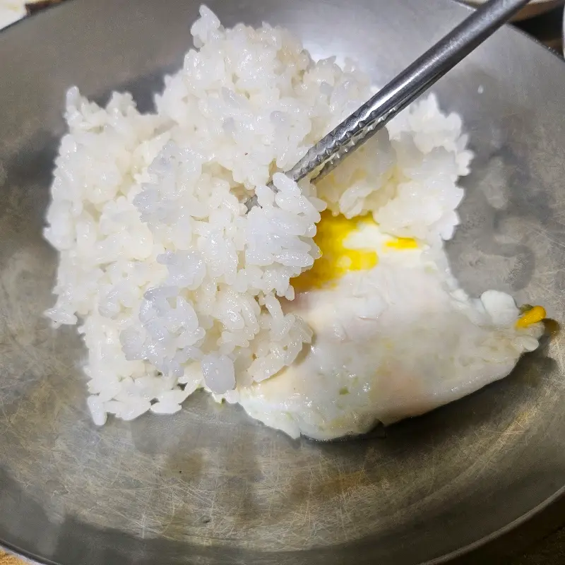 계란 후라이와 밥