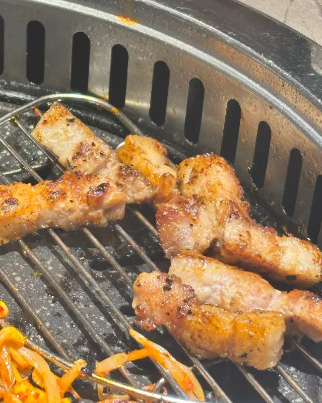 노릇노릇 익어가는 삼겹살