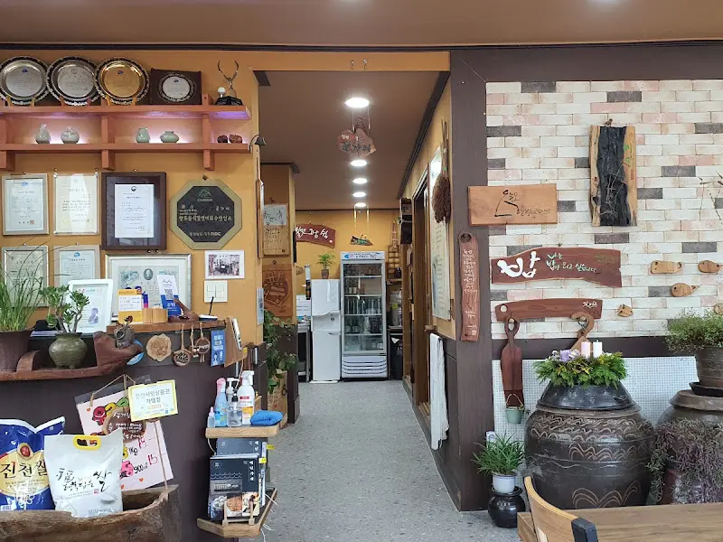 식당 내부 인테리어