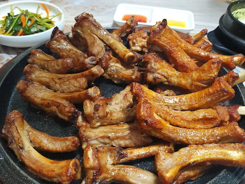 잘 구워진 등갈비