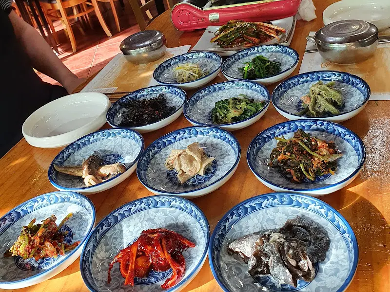 다양한 밑반찬들