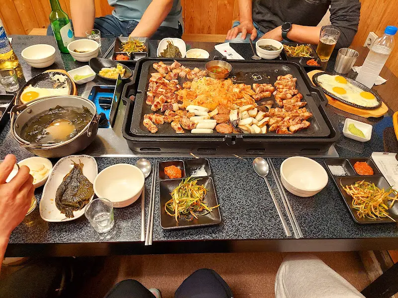 푸짐한 한 상 차림의 향연