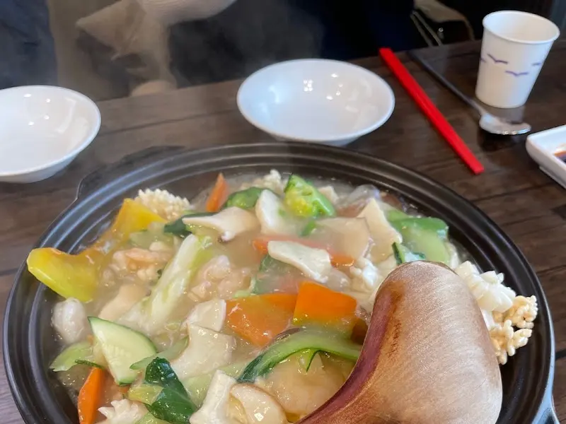 뚝배기에 담긴 찹쌀누룽지탕