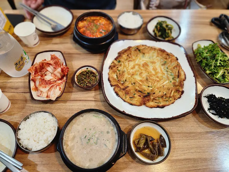 숨두부촌의 푸짐한 한 상 차림