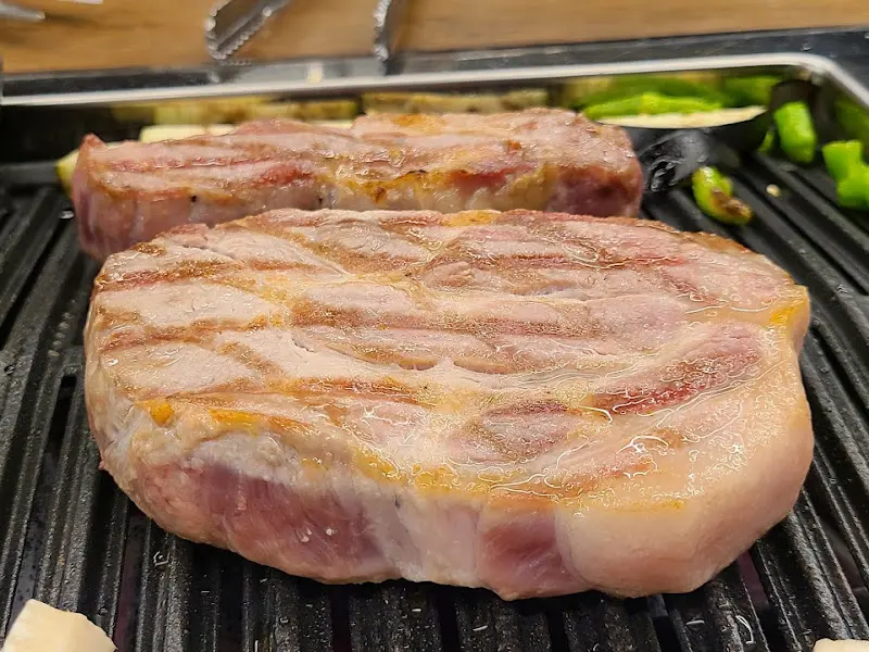 노릇하게 구워진 목살