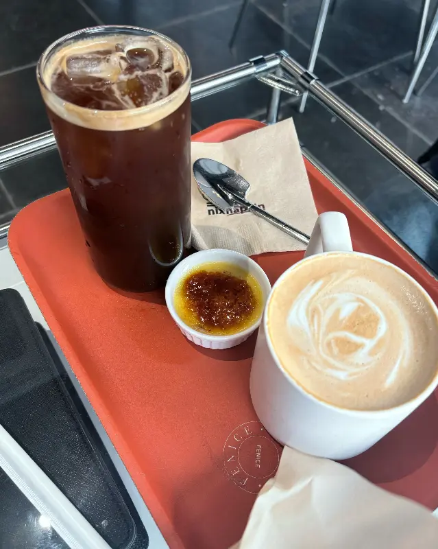 아이스 아메리카노와 카페라떼