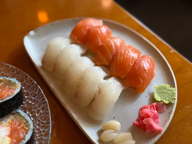 연어와 광어 초밥