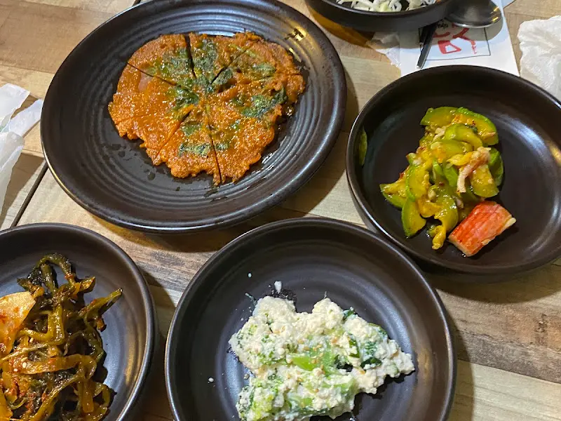 다양한 종류의 밑반찬 클로즈업 사진