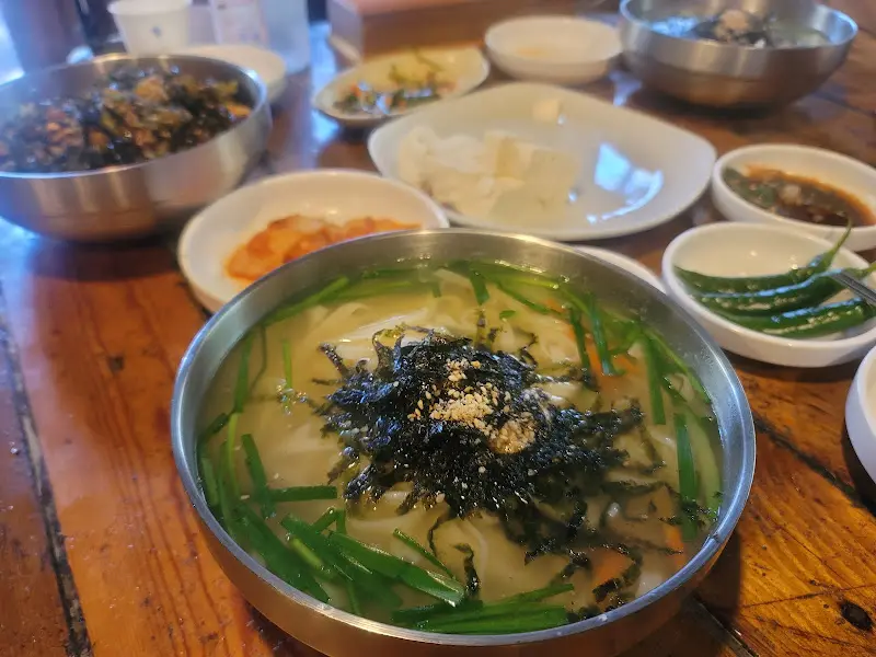 푸짐한 칼국수 한 그릇