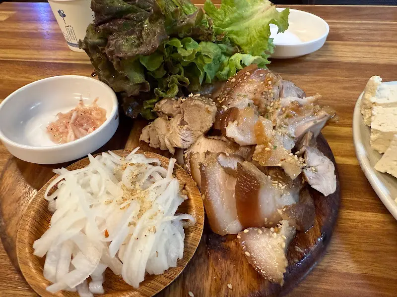 수육 한 상 차림