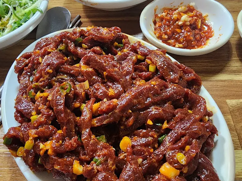 윤기 넘치는 육회