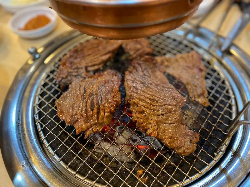 숯불 위 소갈비