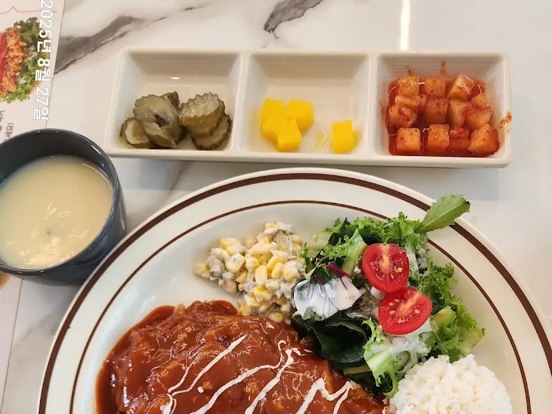 뜨돈 돈까스와 곁들여 먹기 좋은 반찬들