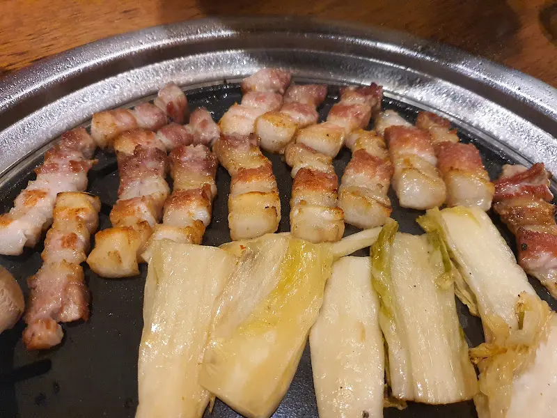 노릇하게 구워진 삼겹살