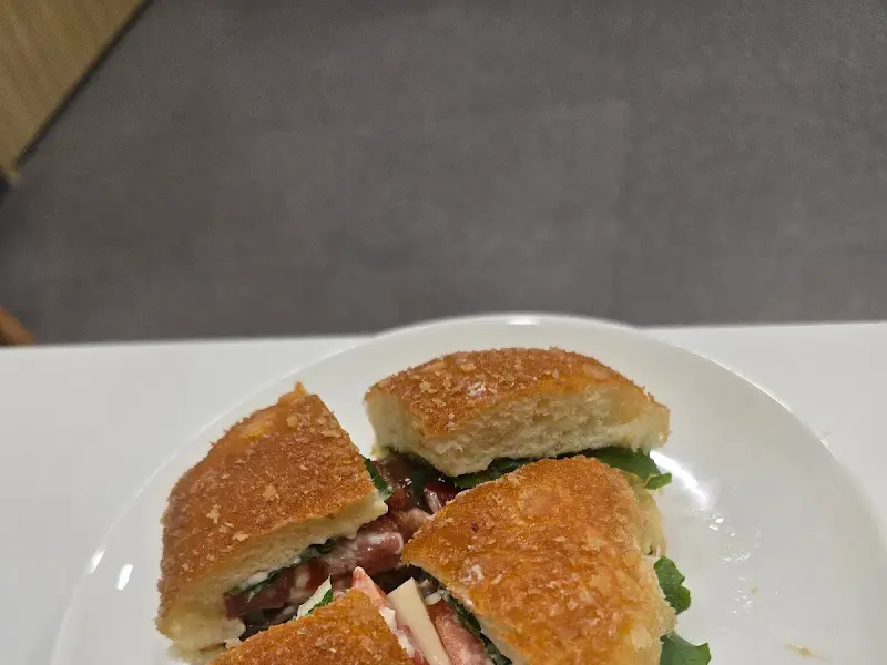 토마토 바질 빵