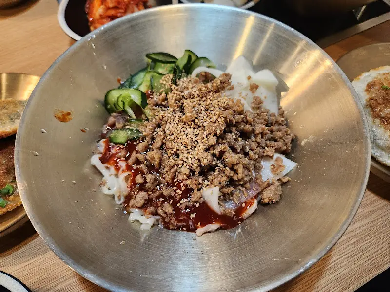 비빔칼국수